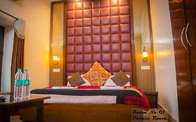 Hotel Ganga Basin